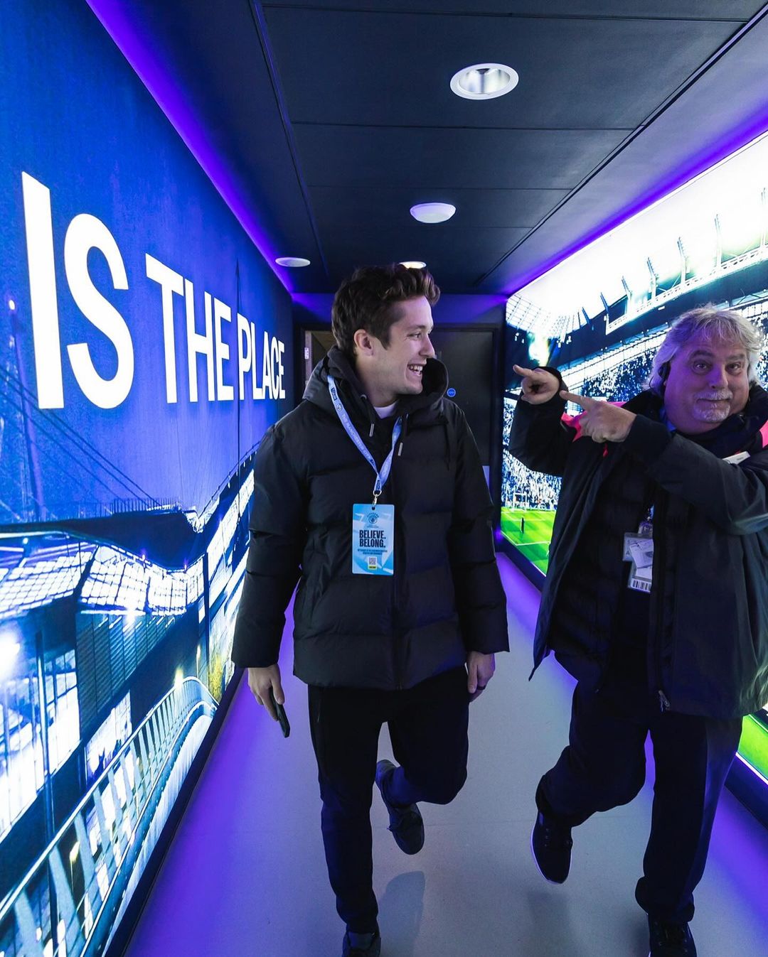 Mirá las fotos de la visita de Fenestraz al City:: Think I’ll stick to the driving   @mancity   @nismo (2).jpg